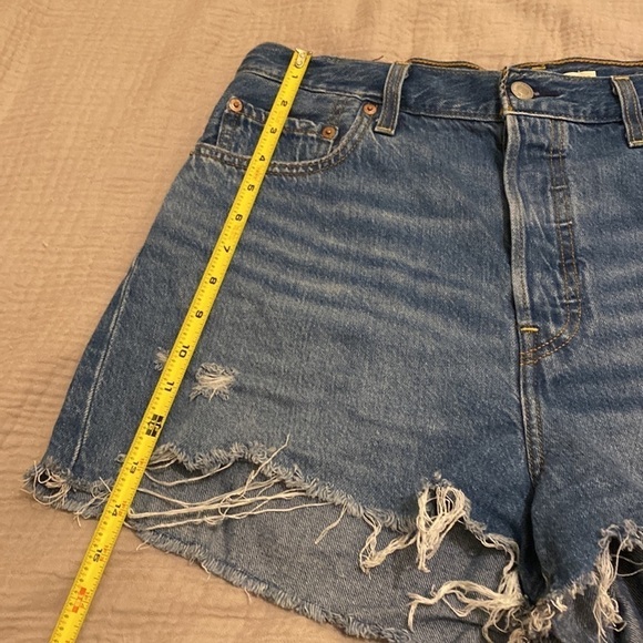 Levis Ribcage Shorts - Picture 7 of 15